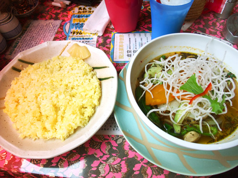 マジックスパイス チキンスープカレー 全体